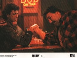 Болезненный финал поединка по армрестлингу