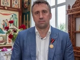 Вот эта рожа, которая решила попиариться на запретах.
Эти праздники тоже запретить? Они тоже про нечистую силу: Святки, Ночь Ивана Купалы, День Лешего, Велесова ночь.