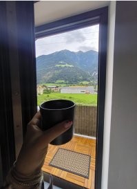 Не давать образование, работу или криминально преследовать  русскоязычных жителей Украины, - ну они это начали делать значительно позже России. Россия делает ровно тоже самое с русскоязычными жителями России, красиво называя это "иногенты". Или это другое?
А что там с нарушением Конституции, когда тем, кто не говорит на русском не дают доступ к посещению школ и детских садов? Ой, это, наверно, тоже другое. 

Единство?)))) это когда Миронов плебеев втирает про дьявольский запад и бежит за новеньким Айфоном? Или единство в бойне за 500 рублей между Чечней и остальной Россией? Да не смеши.

Да, нормально всё в Австрии, говорю тебе это с "первых рук"