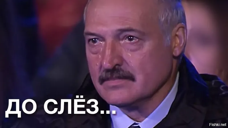 Девушка готовит солянку для парня
