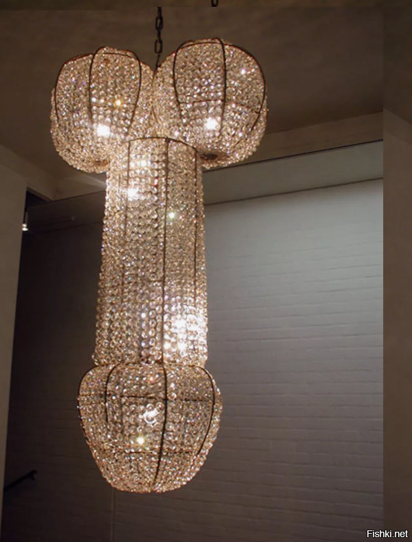 Никто и не заметит, все будут смотреть на люстру...