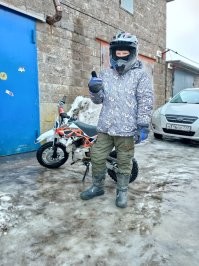 Стараемся. В школе хорошист, В спорте успешен. На фигню времени почти не остается.