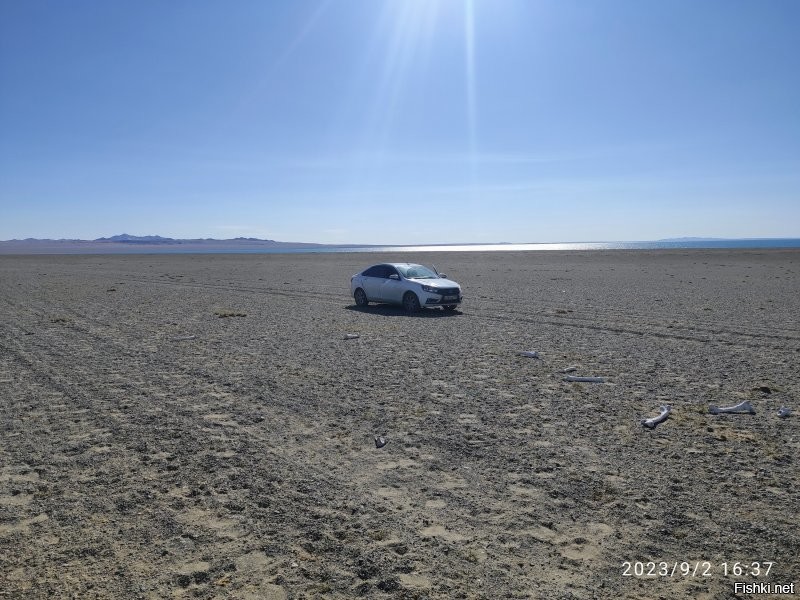 Я там был в позапрошлом году. На будущий год опять собираюсь, поэтому читаю про нее когда есть возможность.
Из изменений, могу отметить что с моей первой туда поездки, там все подорожало раза в два.   Мясо в степи уже не копейки стоит.  И их национальный чай - зеленый, соленый с жирным молоком, уже в забегаловках бесплатно не дают. Уже за деньги.. А раньше ставили термос и пей сколько хочешь.
А вообще там здорово. Абсолютно другой мир.
Каждый раз возвращаюсь оттуда и думаю: "Ну нафиг, больше туда не поеду!"
А вот, опять собираюсь. Уже с дочкой. Кто ей кроме меня все это покажет?