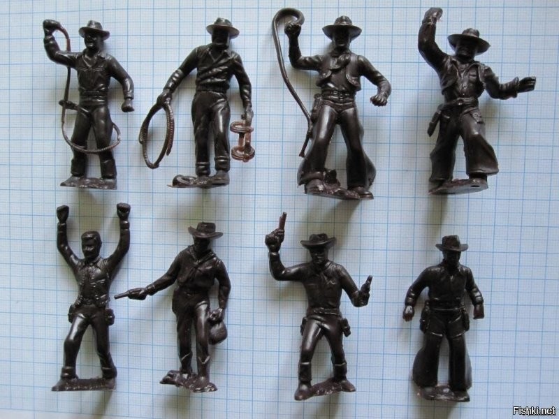 В моём детстве были именно пЕстики. )
И ковбойцы. )