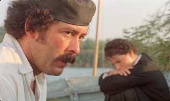 Монахиня оставила монастырь, чтобы преподавать йогу в бикини