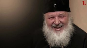 Французский политик снял дорогие часы перед интервью