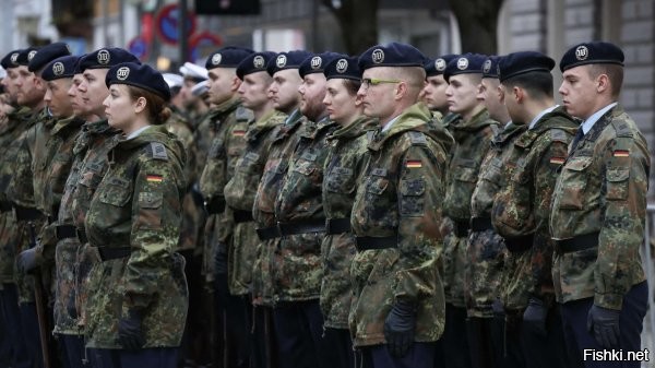 Stern: большинство немцев против призыва в армию по жребию



Берлин, 21 октября 2025 21:54 - Большая часть немцев считает призыв в армию по жребию несправедливым и выступает против него. Таковы выводы института Forsa по результатам опроса, проведенным для журнала Stern.
Наиболее активно выразили свое непринятие новой системы призыва сторонники Социал-демократической партии Германии (75% респондентов), Левой партии (78%), "Зеленых" (81%) и "Альтернативы для Германии" (84%). Против идеи жеребьевки для призыва новобранцев в Бундесвер выступает и электорат Христианско-демократического и Христианско-социального союзов (ХДС/ХСС) – среди них инициативу одобряет лишь 31%.

Тем не менее, ХДС/ХСС "полны решимости" внедрить призыв по жребию в ходе изменения закона о немецкой армии, пишет Stern.

О планах правящей коалиции ХСС, ХДС и СДПГ ввести набор призывников по жребию ранее сообщило издание RND.

Модель предполагает, что все молодые люди будут заполнять специальную анкету, потом их будут призывать на службу случайным образом. Планируется, что кандидатов будут проверять, а затем приглашать на собеседование.
     

Нет ли скрытого жульничества и мошеннической подтасовки в такой модели призыва на службу?
