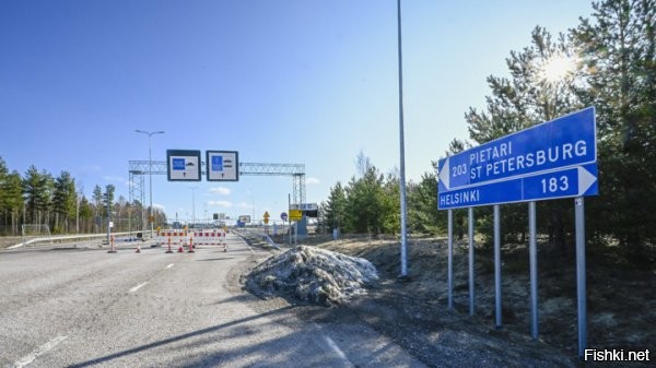 Аэропорт на востоке Финляндии могут закрыть из-за отсутствия российских туристов



Хельсинки, 21 октября 2025 13:46  - Аэропорту города Лаппеенранта на востоке Финляндии грозит закрытие, так как он приносит убытки из-за отсутствия российских туристов, информирует финское телерадиовещание Yle.
Аэропорт в городе Лаппеенранта, граничащем с российской Ленинградской областью, до пандемии был вторым по загруженности в стране. Ситуация ухудшилась из-за антироссийских санкций в связи с конфликтом на Украине. Турпоток из России прекратился.

"Некогда востребованному среди россиян аэропорту Лаппеенранта грозит закрытие", – отмечается в сообщении.



По данным Yle, вопрос закрытия убыточного аэропорта решится в ближайшие месяцы.

Из Лаппеенранты сейчас летают только самолеты в итальянский аэропорт Бергамо, но эти рейсы прекратятся в конце октября.

Власти города рассматривают среди возможных вариантов капитальный кредит аэропорту, его передачу на аутсорсинг или полное прекращение работы.

В июле телерадиовещание Yle сообщало, что бизнес в Восточной Финляндии оказался в бедственном положении из-за отсутствия российских туристов.
 
Чухонцам теперь жить на свои и на подачки НАТО. Хватит кормить. Не будем мешать.