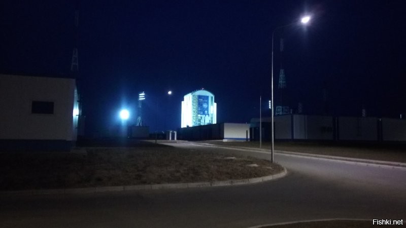 Не позорься, запускатель. 

Что ты там писал и на каком заборе, я не знаю. 
Но хамишь именно ты. 

Или ты чего-то путаешь или просто не знаешь. 
Вот я и просвещаю твою темноту. 

Спутниковая навигация работает на телефоне и смарт часах без сотовой связи. 

Вообще можешь отключить "мобильную часть". 
Или уехать в тайгу, где нет связи и до ближайшей базовой станции нужно три дня бежать и в ведро половником стучать. 

И там будет навигация. 
Спутниковая. 

Потому, что в сотовом телефоне есть приемник сигналов от спутников навигации. 
Чаще всего, не только ГПС, американского, но и китайских и европейских систем. Ну и нашего ГЛОНАССа.