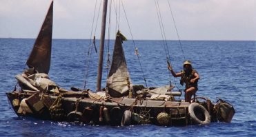 напомнило... "Водный мир" 1995г.