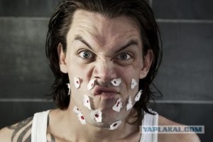 Роботы научились брить людей