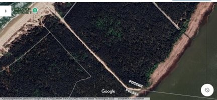 Вы либо тролль, либо дебил. Мой шеф проработал в пограничных войсках больше 20 лет. Всегда был контроль. Пересечение либо официально через кпп, либо шпиён, контрабандист и значит ловили и сажали. Граница была даже на Куршской косе и чтобы пересечь её надо было ехать через кпп. По пляжу, или лесом тут же погранцы за зад брали. Это личный опыт, когда заблудились чутка за грибами. В других местах КСП была и есть не для красоты. Вот вам, убогий, скрин со спутника. Леса, лесовее не бывает. Воторой скрин Балтийская коса и третий скрин - Куршская. КСП давным давно сделаны(а не после 2020 года!) и всегда поддерживаются в рабочем состоянии. Все перебегуны, переползуны, видны как на ладони. Там ещё и колючая проволока и даже минные поля, плюс видеонаблюдение. Какие ещё походы в гости, болезный?! Фантазии влажные свои засуньте себе же туда, на чём сидите и чем похоже думаете.