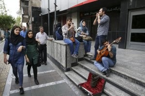 Ваня мешком ударенный, верит про мешки
Вот фото из Тегерана
