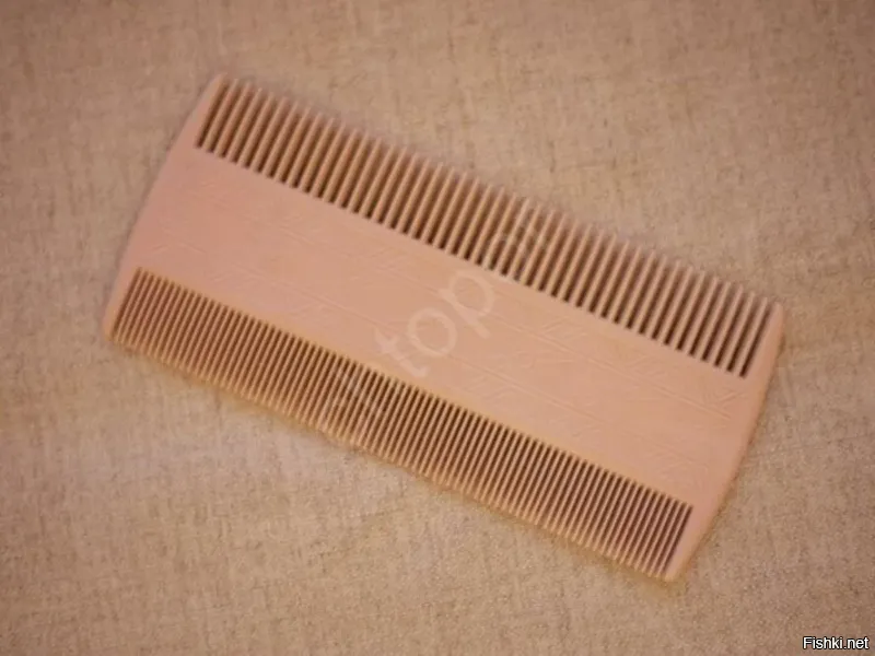 Первейшими (после кукол) расчёски и гребешки были кандидатами на "дымовуху", те, разумеется, которые из целлулоида.