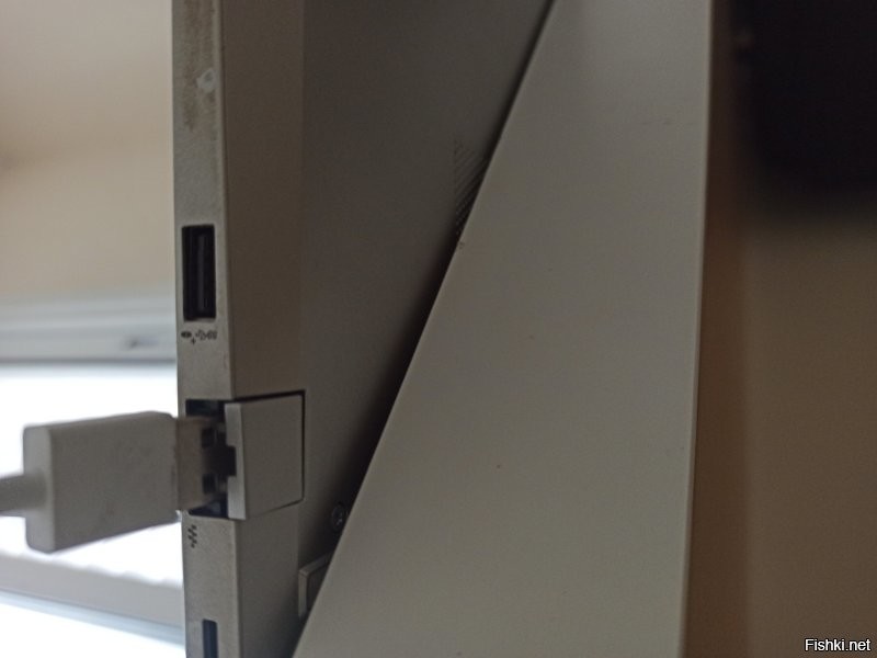 Отвечаю как ремонтник: силой можно воткнуться и в неподходящий разъем, при этом раздолбав его к чертям.