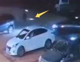 Хм... А что это за фонарь там светит? Куда-то вбок и вниз.