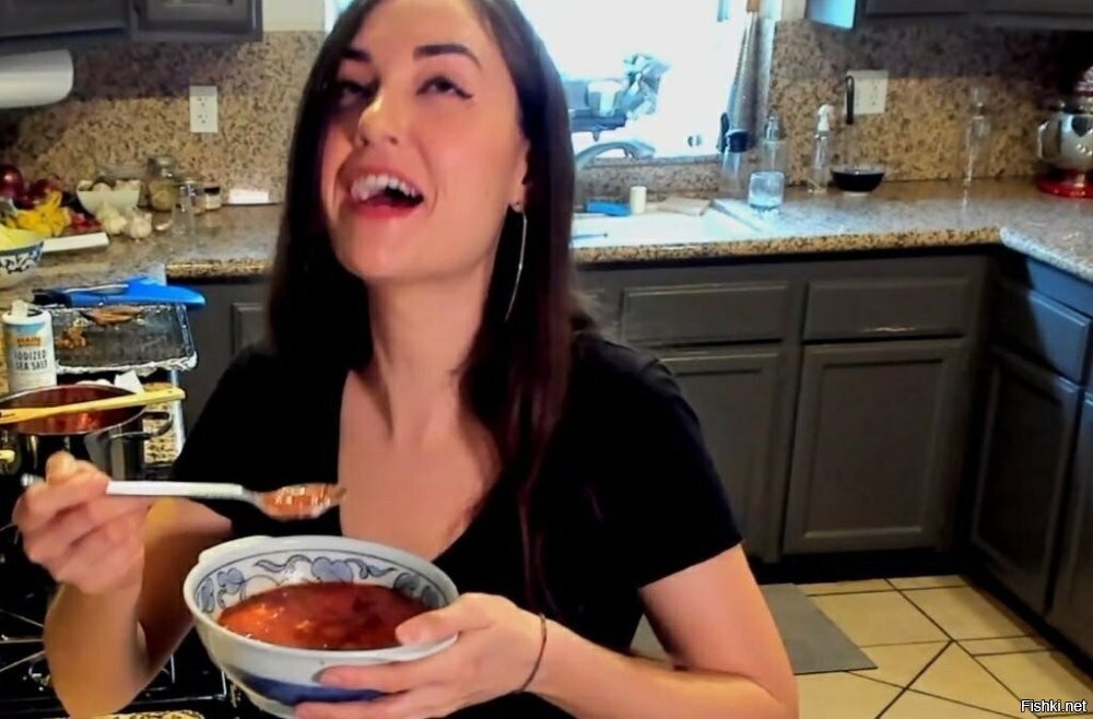 Согласен...Красивая, добрая, готовит борщ, но жениться...