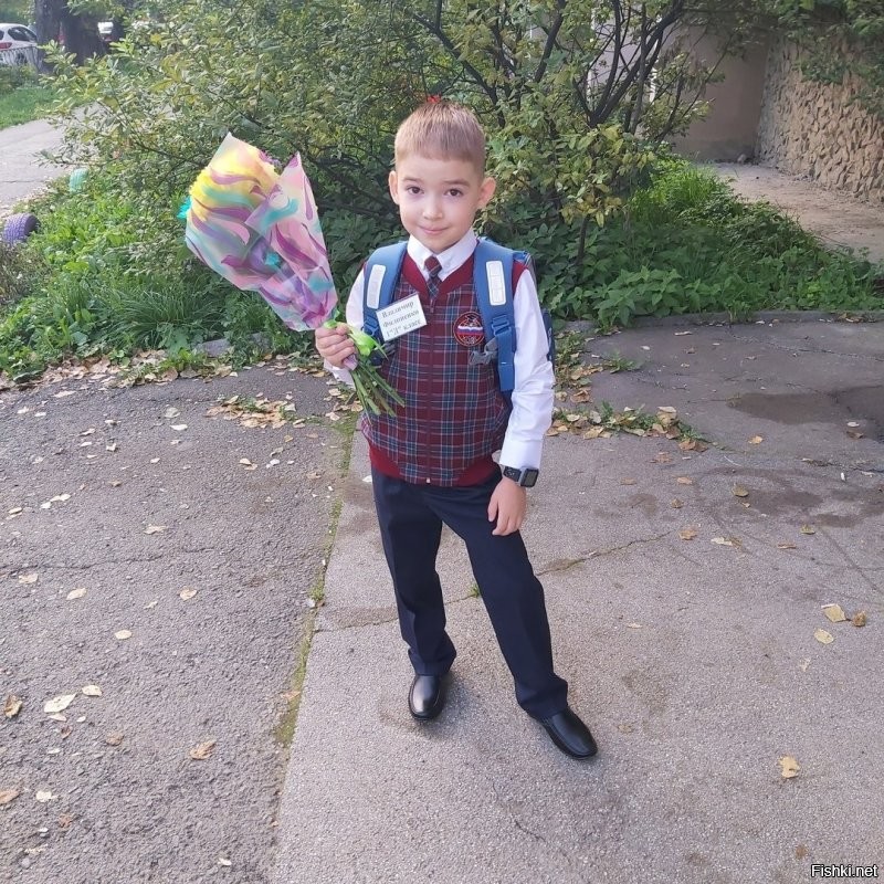 7 лет это первоклашка)