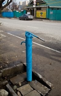 В детстве такая шутка ходила: "Спорим ты у горбатого *** сосал?".