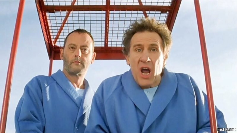 В сети появилось видео побега грабителей из Лувра