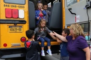 Еще и спрыгнуть от туда. Одно дело здоровым лбам,  другое мелкотне.