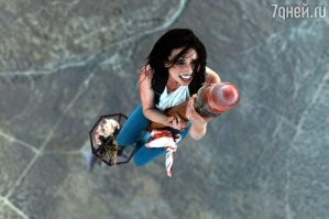 Фильм был про двух дур, которые на такую башню полезли. "Вышка" называется