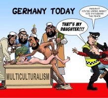 Европа обновляет достижения долбо*бизма! В Британии девочку 12 лет арестовали за то, что сестренку отбила у чумазого, не дала изнасиловать. Теперь вот это...