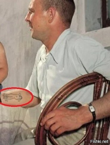 Татуха голой жены?