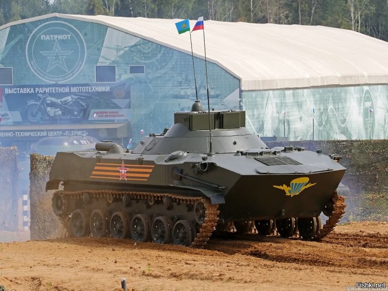 А мне за прыжки с парашютом платили, правда в нагрузку шёл РД и АКС-74.