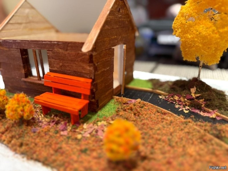 вот недавно делали с самой младшей в школу на осеннюю выставку. Крыша ещё не готова), из палочек от мороженого сделали. Как и скамейку. Всё на картонке А4