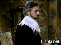 Очень схоже с карьерой с Ги Делорма. Тоже ставил фехтовальные сцены, играл убийц и злодеев. был врагом Д`Артаньяна (Рошфор), дрался на экране с Жаном Маре и на шпагах, и на мечах.