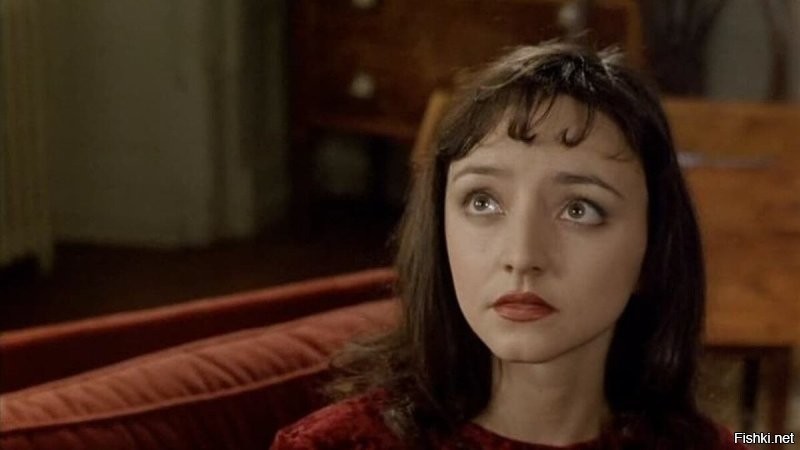 Значит актриса хорошая. Мари я де Меде йруш Эште веш Виктори ну де Алме йда.