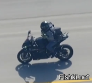 А что, на скорости 115км/ч можно без рук ездить?