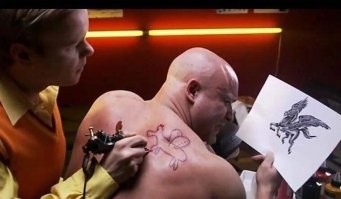 16 примеров странных татуировок, претендующих на оригинальность