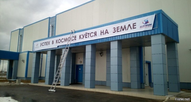 Там на улице, ничего секретного. 
И телевизионщики неоднократно снимали, с том числе и иностранные.