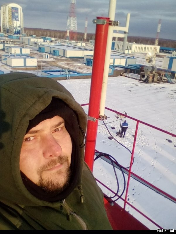 Там на улице, ничего секретного. 
И телевизионщики неоднократно снимали, с том числе и иностранные.