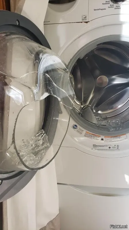 Она там что кирпичи стирала?