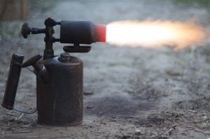 2. Для удаления щетины на свиной туше.