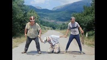 Вот меня чес слово достали эти бабки с палками.... хуже них только самокатчики..
Ладно одна идет, но когда их трое, строем, в ногу, на всю ширину тротуара... Не обойти не пройти...