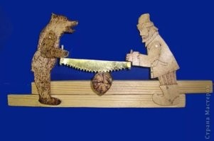 Безумие в прямом эфире: мужчина залез в берлогу спящей медведицы