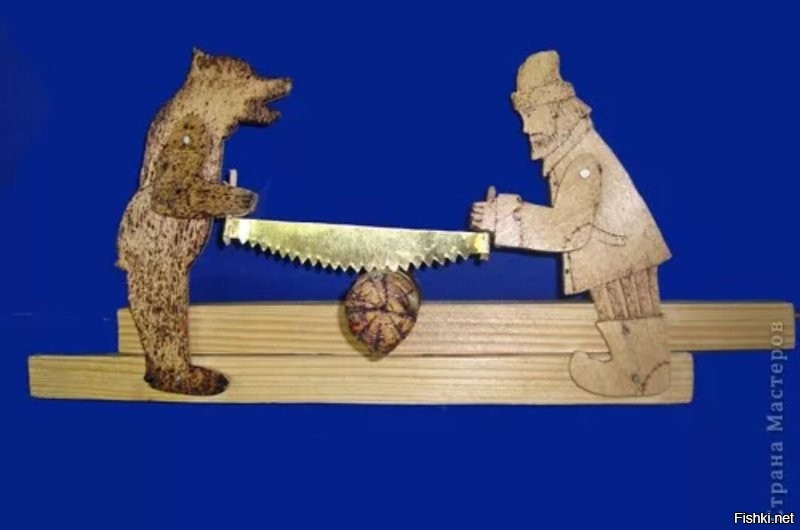 Безумие в прямом эфире: мужчина залез в берлогу спящей медведицы