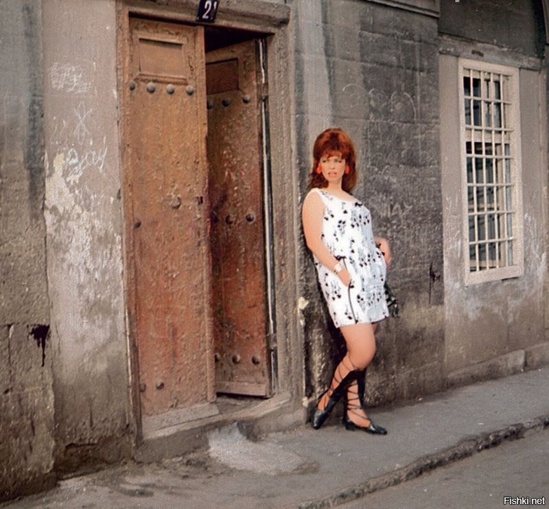 Улица, фонарь… но чего-то не хватает