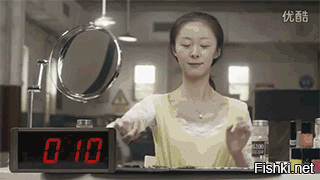 Девушка показала эффектное преображение с помощью макияжа