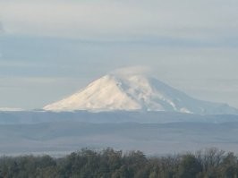 На днях ехал по Р-217, и была хорошая видимость. Всё мечтаю доехать до Эльбруса.