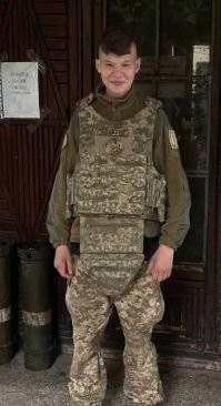 Пятнадцатилетний хохлёнок заигрался в компьютерные игры и теперь хочет "мочить русню" в реале.
-------
А 15 лет это сколько в бургерах?