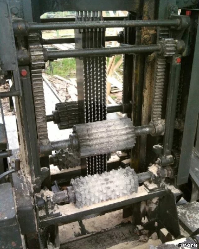 Странно, что одной пилой пилят, а не пакетом.