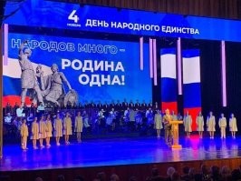 С чего ты взял, что ханты и манси "вместо меня" жить хотят?
И вопрос. Они отменили "День народного единства"?
Посмотри на фото. Видишь засилие мигрантов на празднике?
Это ты недалёкий и даже тупой разжигатель.