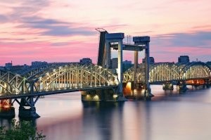 У вас - не знаю, а в России разводные мосты давно есть.