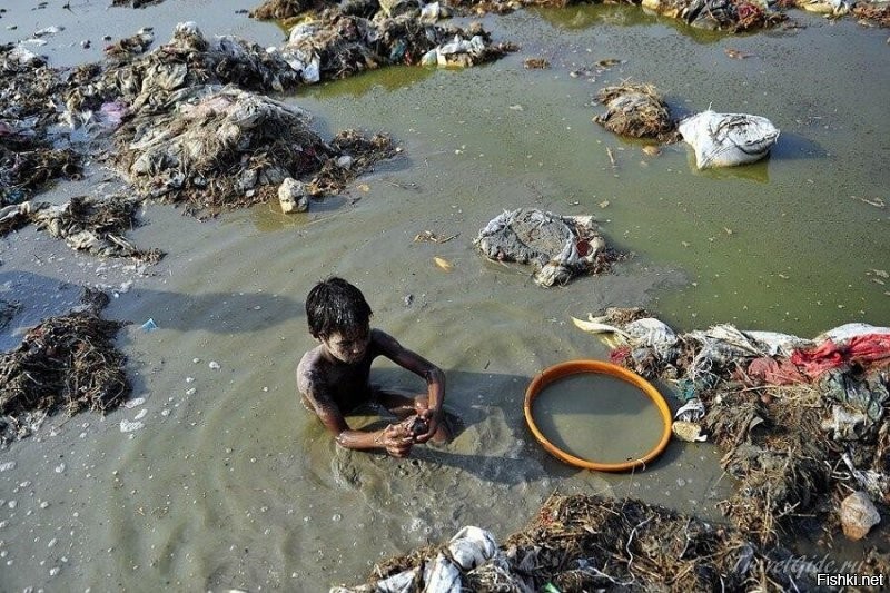 Почему-то мне кажется, что она индианка.... а у них с чистотой (воды и не только) оооооочень большая проблема.....