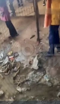 И кругом как всегда всенепременная грязь и мусор.
Не страна, а помойная яма.